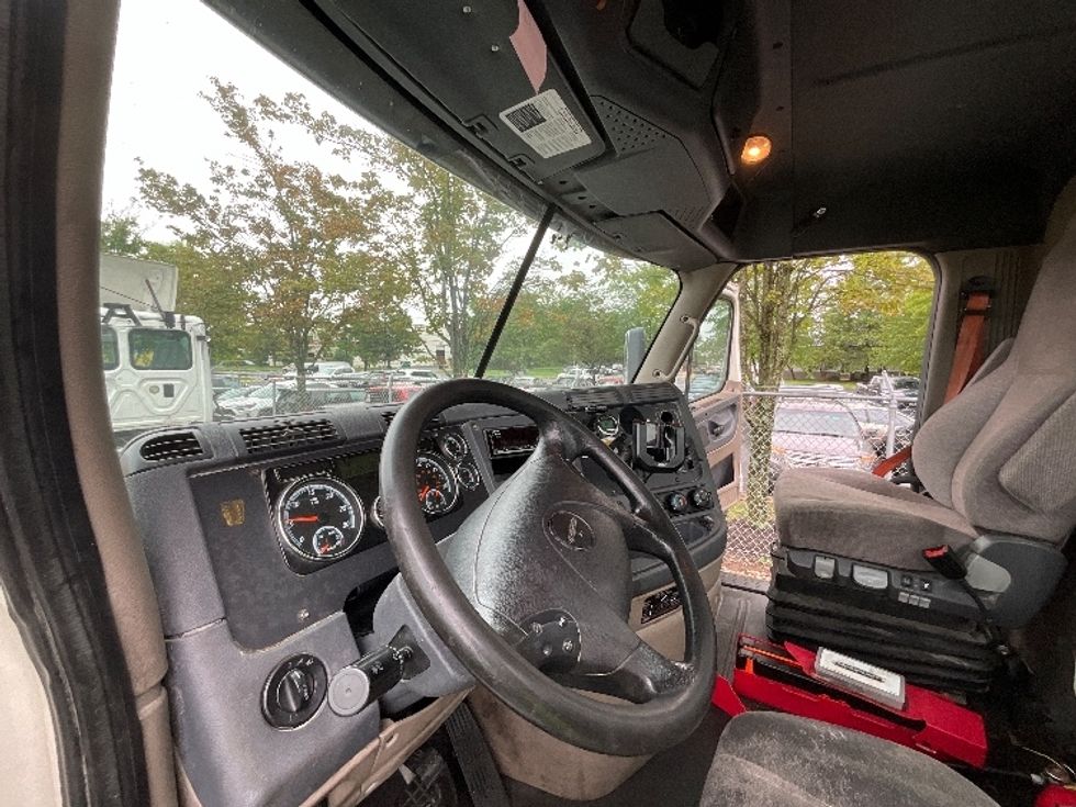 Day Cab Tractor-Heavy Duty Tractors-Freightliner-2018-Cascadia 11364ST-Sterling-VA-447,700\n\t\tmiles-$ 37,500 - Image 10