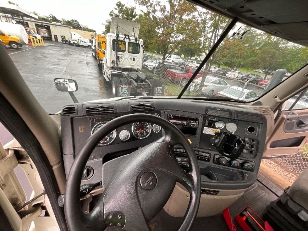 Day Cab Tractor-Heavy Duty Tractors-Freightliner-2018-Cascadia 11364ST-Sterling-VA-447,700\n\t\tmiles-$ 37,500 - Image 11