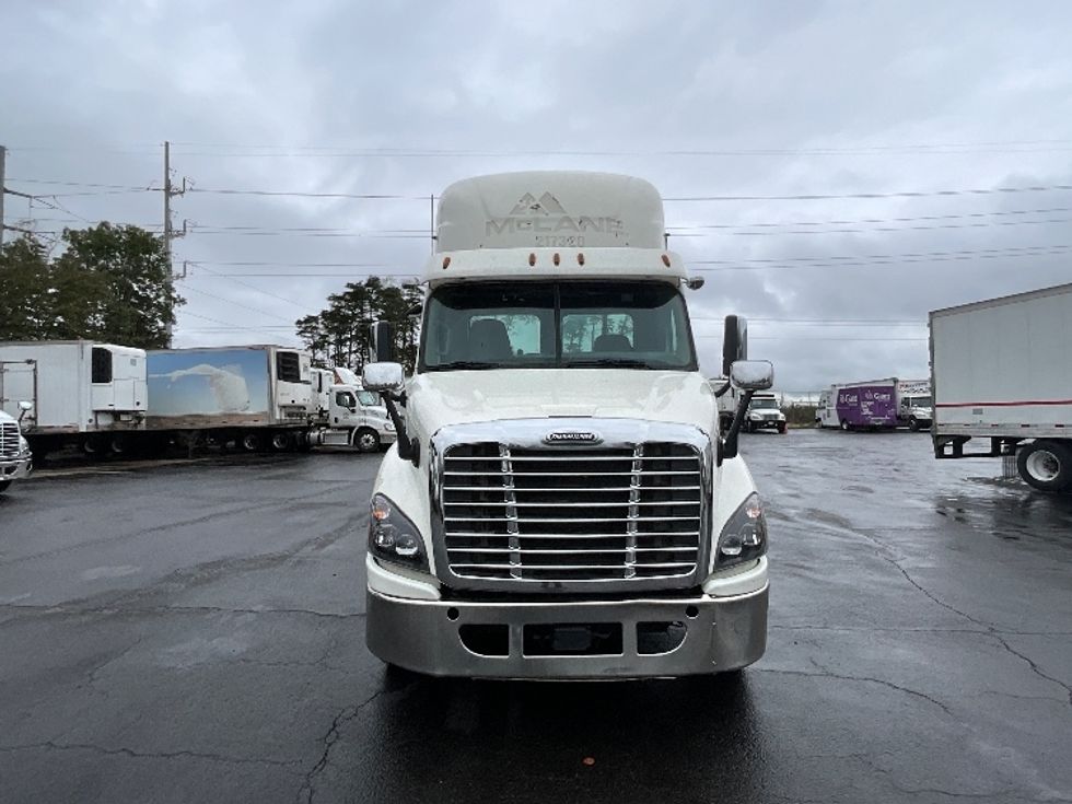Day Cab Tractor-Heavy Duty Tractors-Freightliner-2018-Cascadia 11364ST-Sterling-VA-447,700\n\t\tmiles-$ 37,500 - Image 2