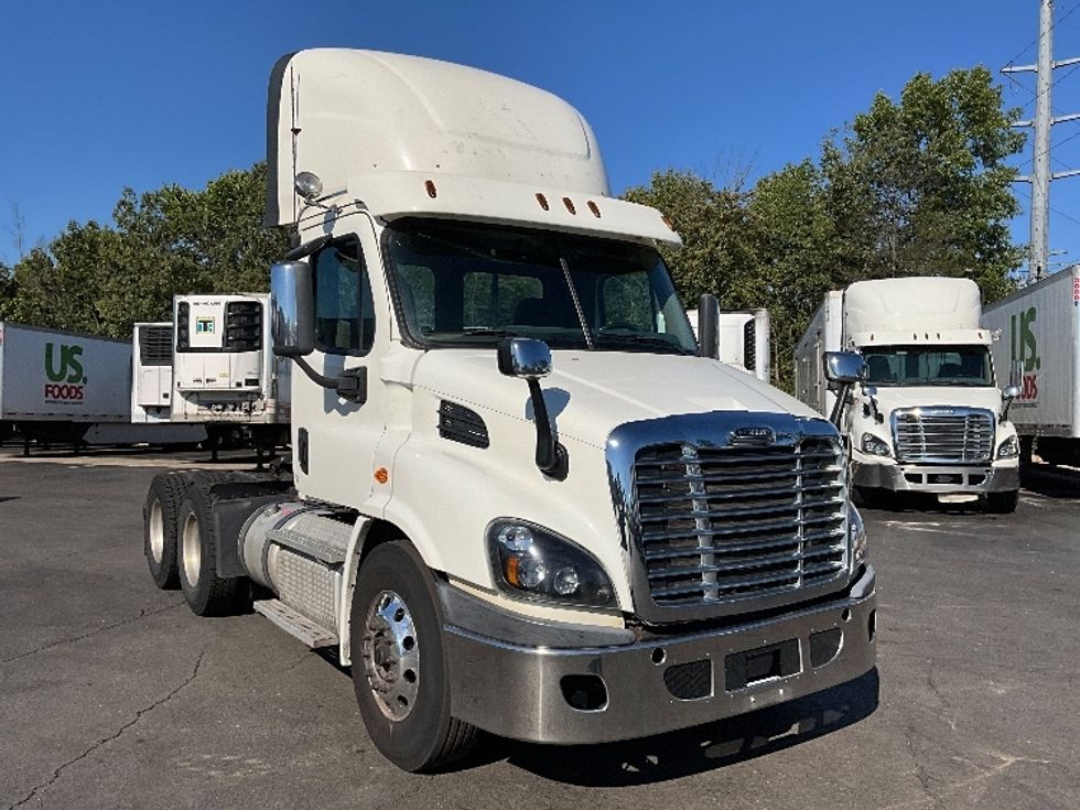 Day Cab Tractor-Heavy Duty Tractors-Freightliner-2018-Cascadia 11364ST-Sterling-VA-448,730\n\t\tmiles-$ 37,500 - Image 1