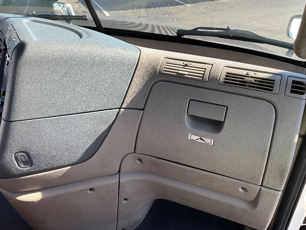 Day Cab Tractor-Heavy Duty Tractors-Freightliner-2018-Cascadia 11364ST-Sterling-VA-448,730\n\t\tmiles-$ 37,500 - Image 13