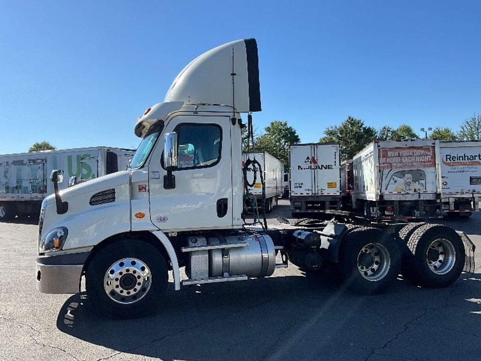Day Cab Tractor-Heavy Duty Tractors-Freightliner-2018-Cascadia 11364ST-Sterling-VA-448,730\n\t\tmiles-$ 37,500 - Image 4