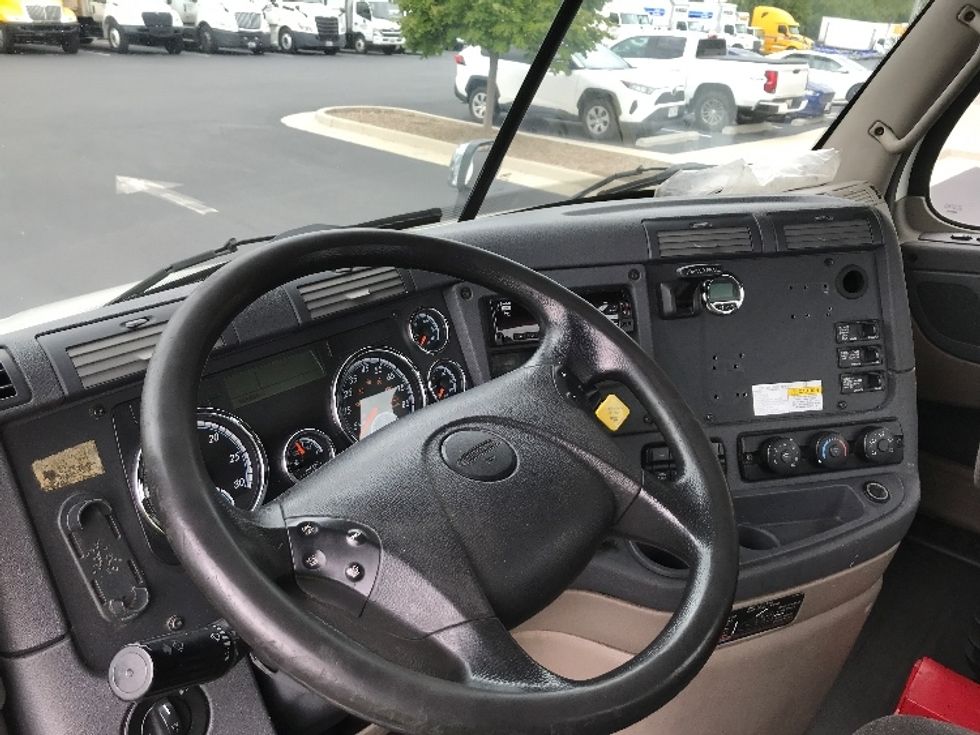 Day Cab Tractor-Heavy Duty Tractors-Freightliner-2018-Cascadia 11364ST-Sterling-VA-454,641\n\t\tmiles-$ 24,500 - Image 10