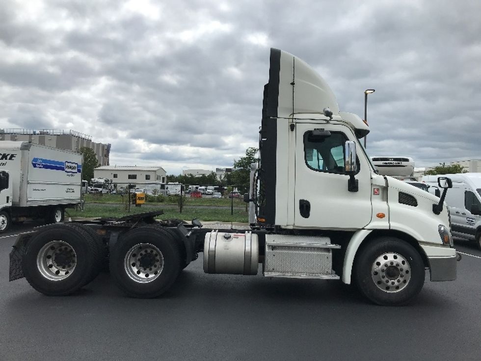 Day Cab Tractor-Heavy Duty Tractors-Freightliner-2018-Cascadia 11364ST-Sterling-VA-454,641\n\t\tmiles-$ 24,500 - Image 8