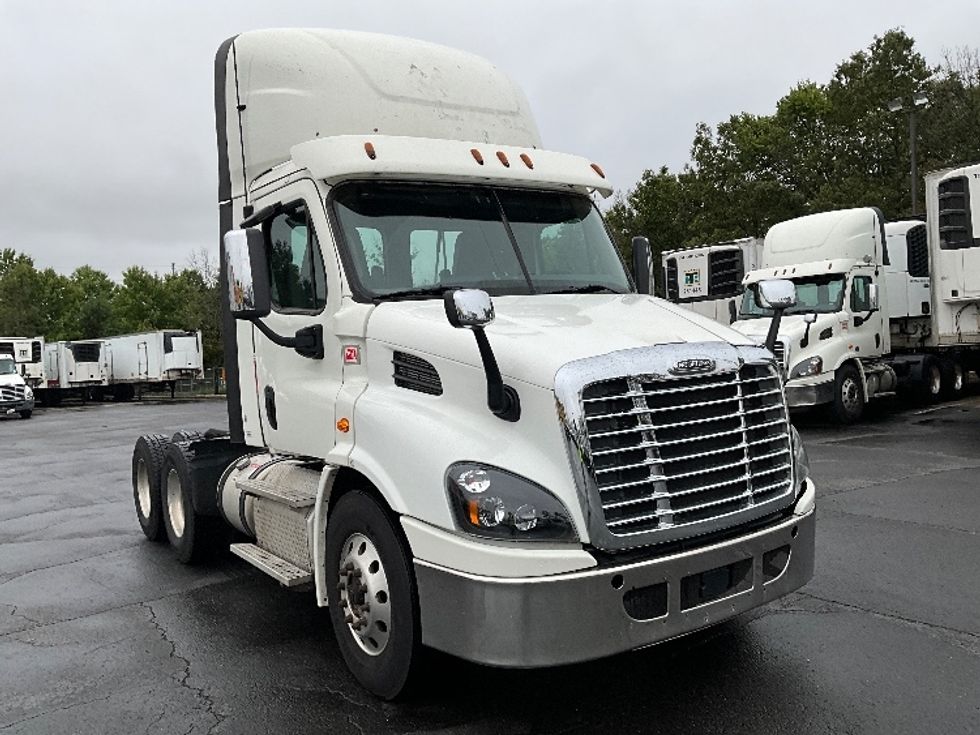 Day Cab Tractor-Heavy Duty Tractors-Freightliner-2018-Cascadia 11364ST-Sterling-VA-459,998\n\t\tmiles-$ 36,750 - Image 1