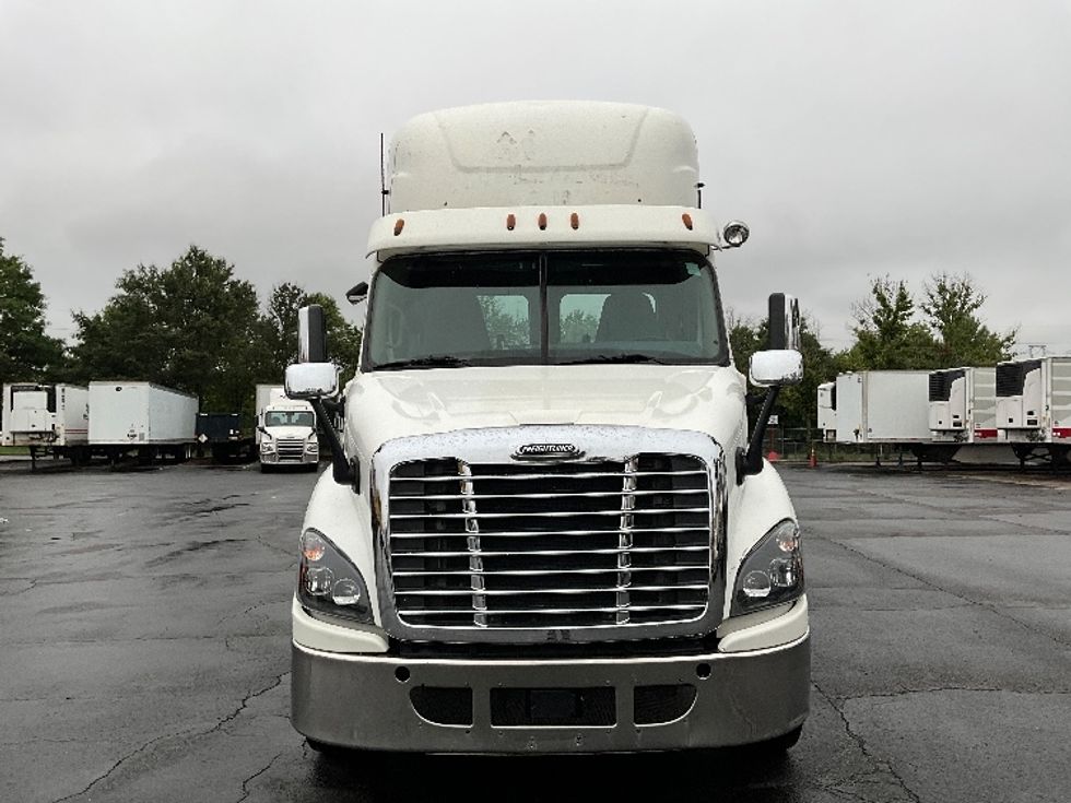 Day Cab Tractor-Heavy Duty Tractors-Freightliner-2018-Cascadia 11364ST-Sterling-VA-459,998\n\t\tmiles-$ 36,750 - Image 2