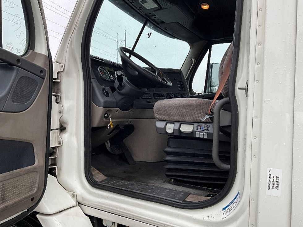 Day Cab Tractor-Heavy Duty Tractors-Freightliner-2018-Cascadia 11364ST-Sterling-VA-459,998\n\t\tmiles-$ 36,750 - Image 9