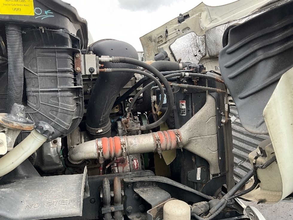 Day Cab Tractor-Heavy Duty Tractors-Freightliner-2018-Cascadia 11364ST-Sterling-VA-484,643\n\t\tmiles-$ 35,500 - Image 15