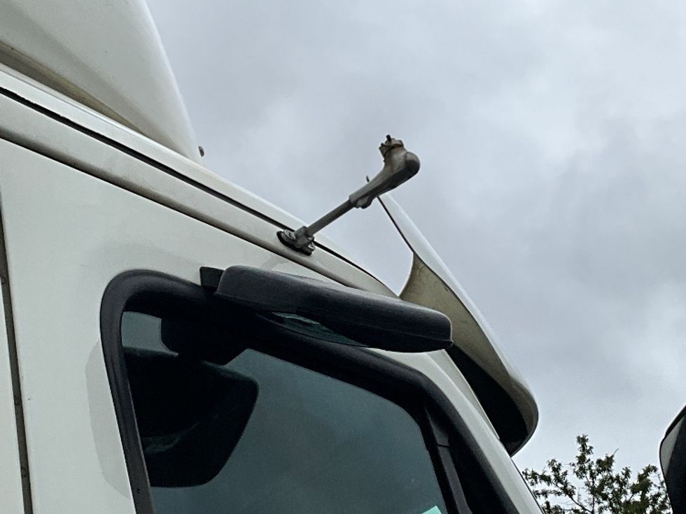 Day Cab Tractor-Heavy Duty Tractors-Freightliner-2018-Cascadia 11364ST-Sterling-VA-484,643\n\t\tmiles-$ 35,500 - Image 18