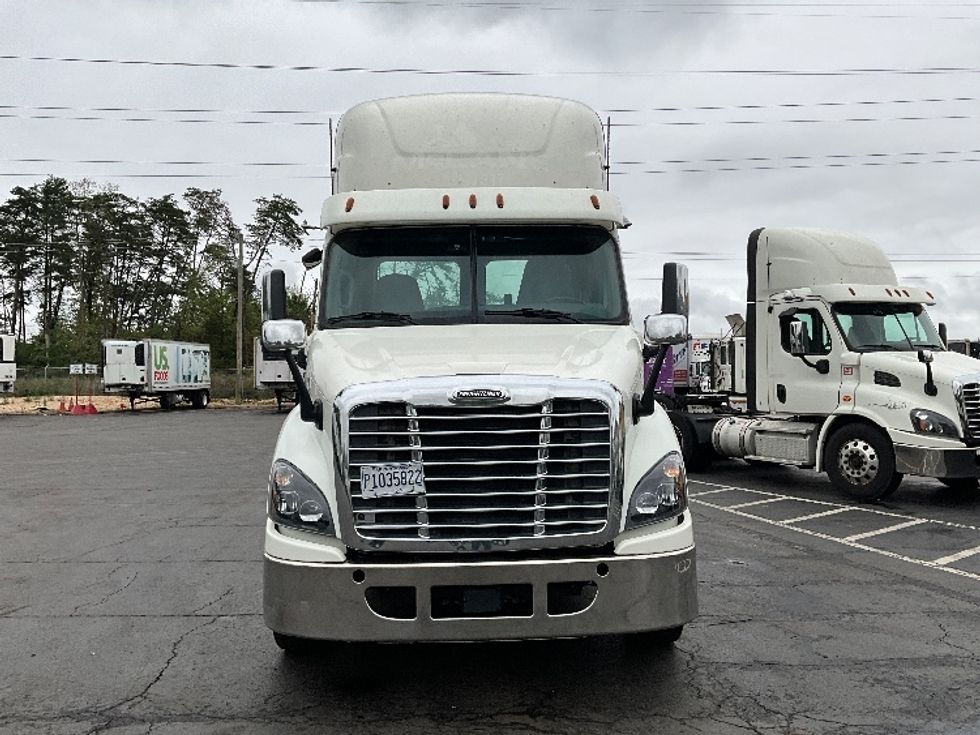 Day Cab Tractor-Heavy Duty Tractors-Freightliner-2018-Cascadia 11364ST-Sterling-VA-484,643\n\t\tmiles-$ 35,500 - Image 2
