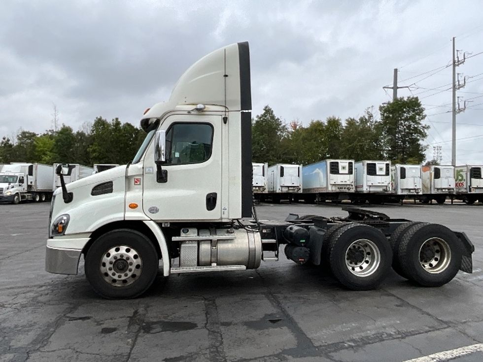 Day Cab Tractor-Heavy Duty Tractors-Freightliner-2018-Cascadia 11364ST-Sterling-VA-484,643\n\t\tmiles-$ 35,500 - Image 4
