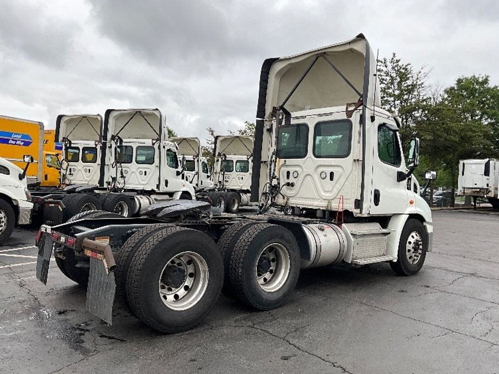 Day Cab Tractor-Heavy Duty Tractors-Freightliner-2018-Cascadia 11364ST-Sterling-VA-484,643\n\t\tmiles-$ 35,500 - Image 7