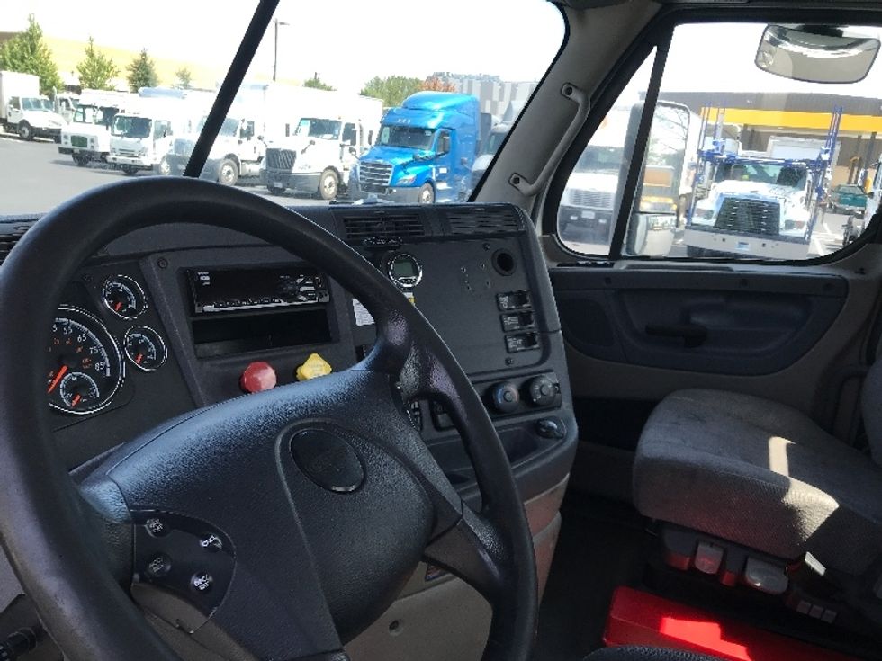 Day Cab Tractor-Heavy Duty Tractors-Freightliner-2018-Cascadia 11364ST-Sterling-VA-487,641\n\t\tmiles-$ 35,250 - Image 10