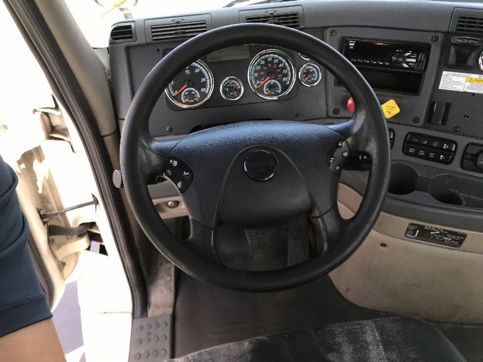 Day Cab Tractor-Heavy Duty Tractors-Freightliner-2018-Cascadia 11364ST-Sterling-VA-487,641\n\t\tmiles-$ 35,250 - Image 11