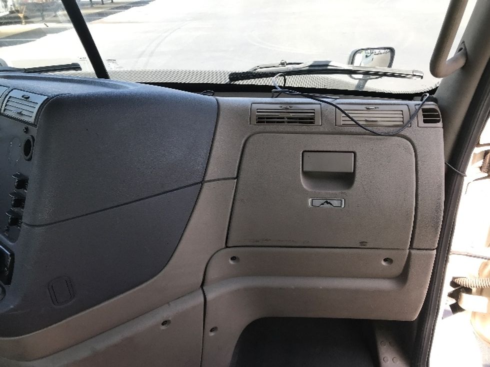 Day Cab Tractor-Heavy Duty Tractors-Freightliner-2018-Cascadia 11364ST-Sterling-VA-487,641\n\t\tmiles-$ 35,250 - Image 13