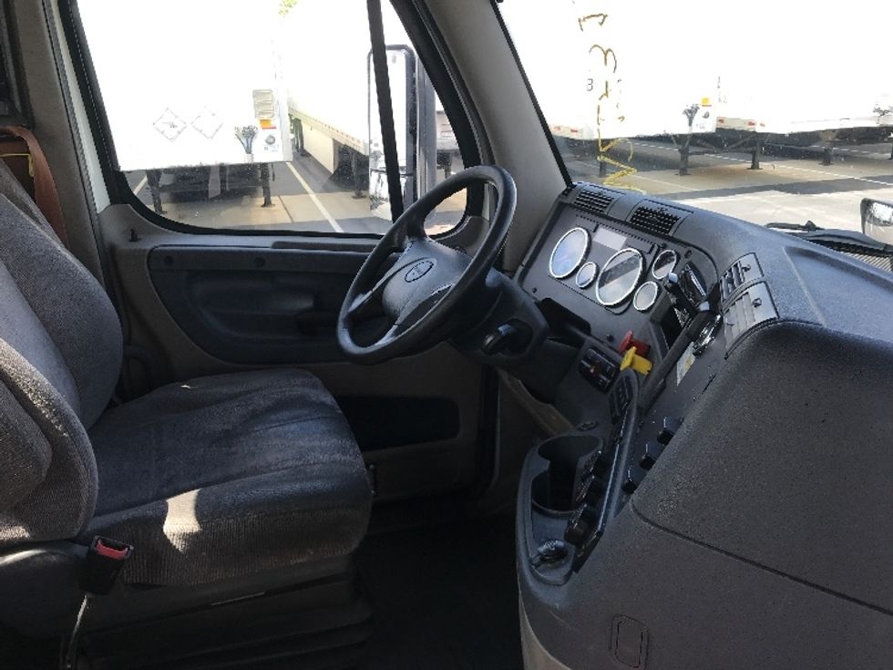 Day Cab Tractor-Heavy Duty Tractors-Freightliner-2018-Cascadia 11364ST-Sterling-VA-487,641\n\t\tmiles-$ 35,250 - Image 14