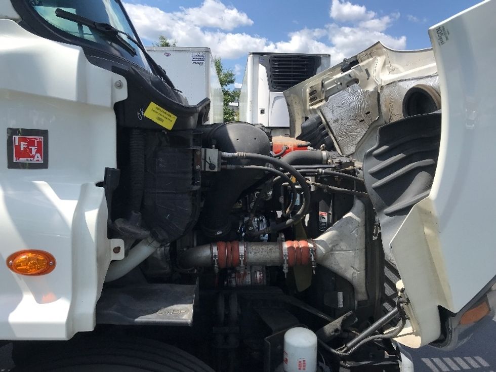 Day Cab Tractor-Heavy Duty Tractors-Freightliner-2018-Cascadia 11364ST-Sterling-VA-487,641\n\t\tmiles-$ 35,250 - Image 15