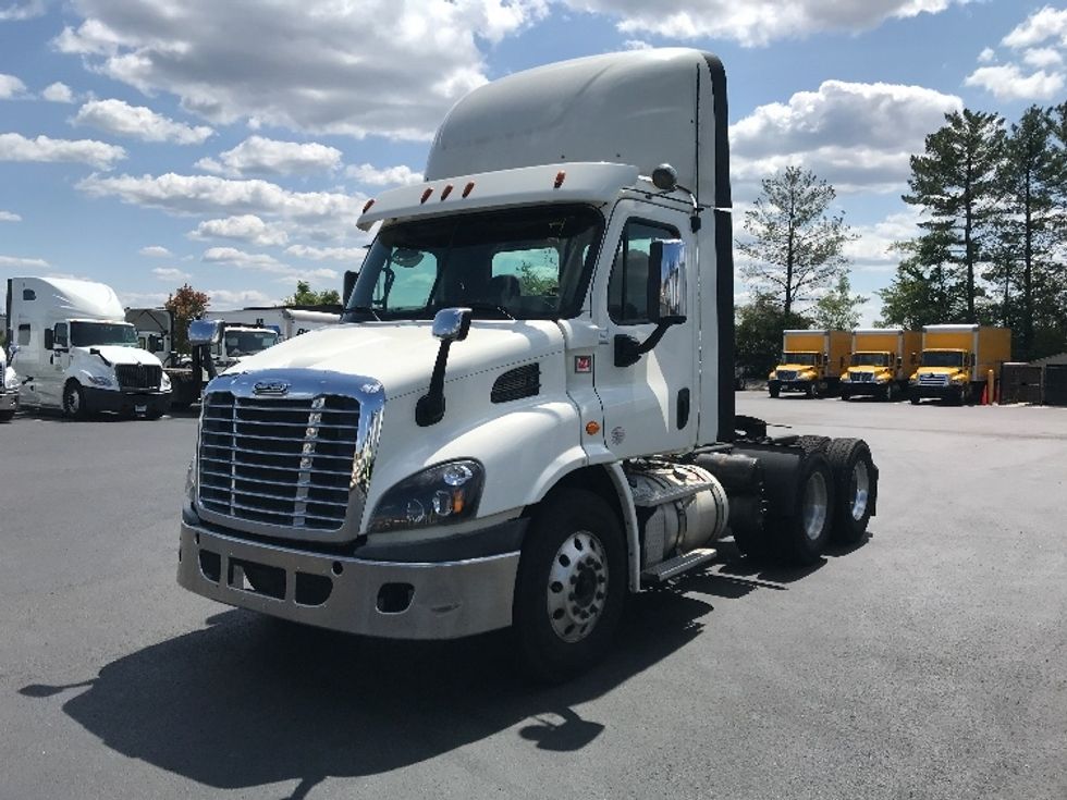 Day Cab Tractor-Heavy Duty Tractors-Freightliner-2018-Cascadia 11364ST-Sterling-VA-487,641\n\t\tmiles-$ 35,250 - Image 3