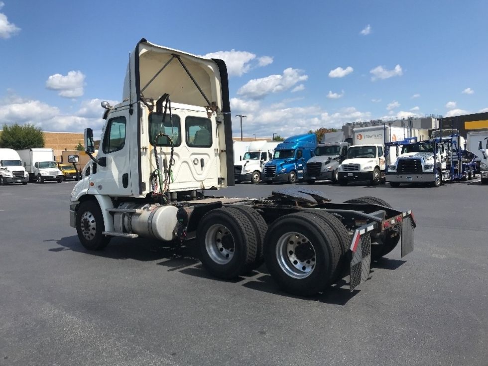 Day Cab Tractor-Heavy Duty Tractors-Freightliner-2018-Cascadia 11364ST-Sterling-VA-487,641\n\t\tmiles-$ 35,250 - Image 5
