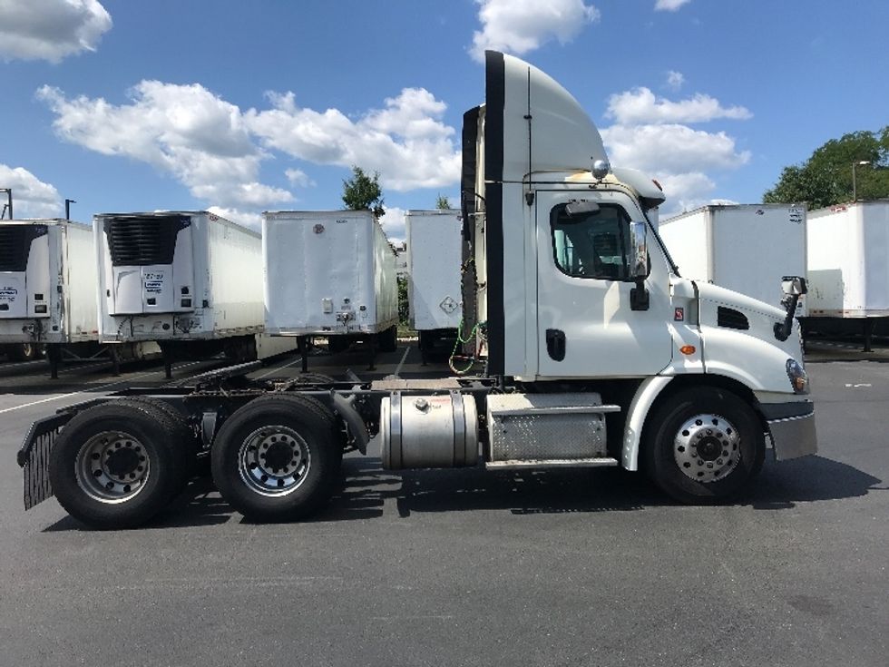 Day Cab Tractor-Heavy Duty Tractors-Freightliner-2018-Cascadia 11364ST-Sterling-VA-487,641\n\t\tmiles-$ 35,250 - Image 8