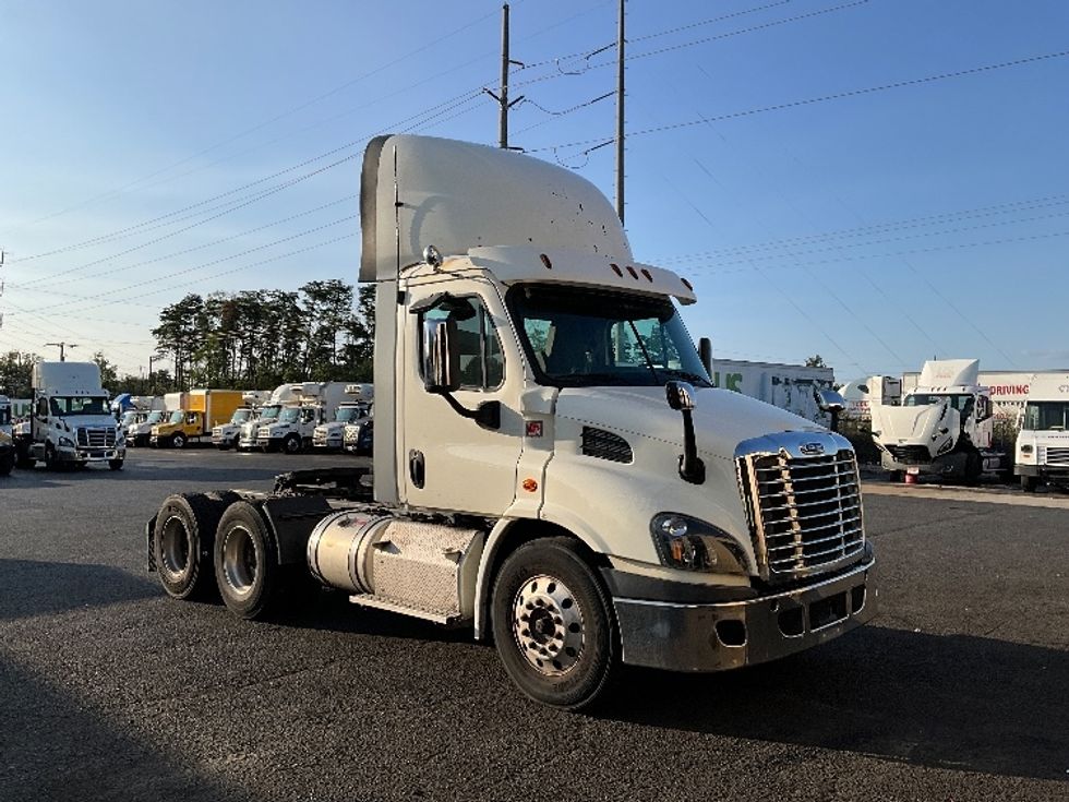 Day Cab Tractor-Heavy Duty Tractors-Freightliner-2018-Cascadia 11364ST-Sterling-VA-487,914\n\t\tmiles-$ 35,250 - Image 1