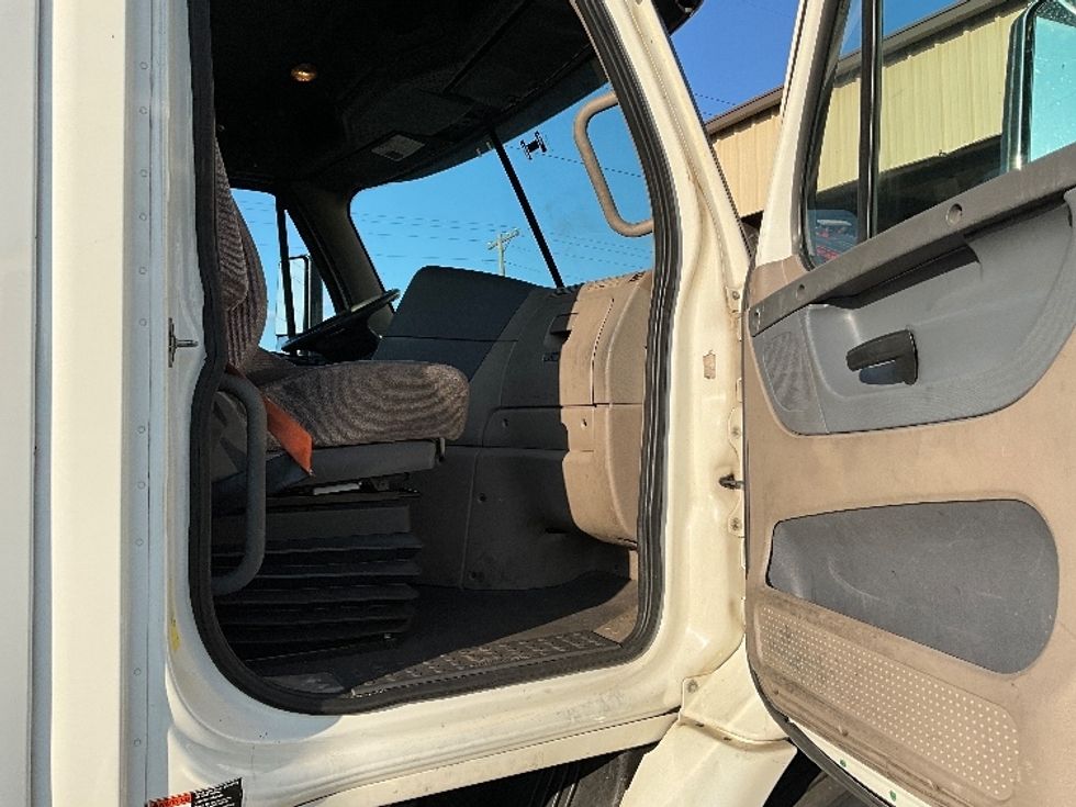 Day Cab Tractor-Heavy Duty Tractors-Freightliner-2018-Cascadia 11364ST-Sterling-VA-487,914\n\t\tmiles-$ 35,250 - Image 12