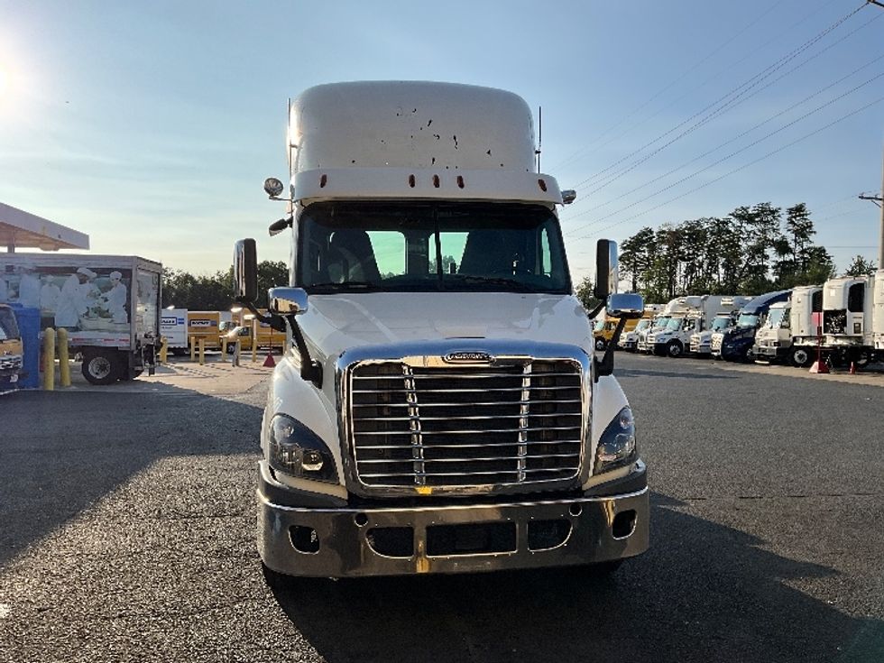 Day Cab Tractor-Heavy Duty Tractors-Freightliner-2018-Cascadia 11364ST-Sterling-VA-487,914\n\t\tmiles-$ 35,250 - Image 2