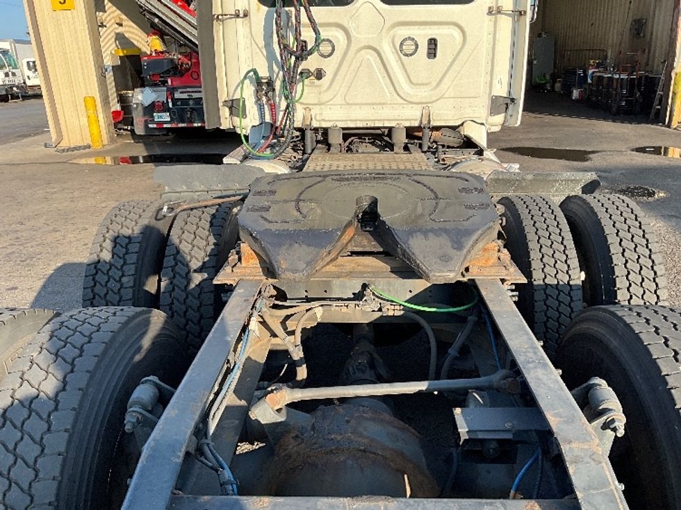 Day Cab Tractor-Heavy Duty Tractors-Freightliner-2018-Cascadia 11364ST-Sterling-VA-487,914\n\t\tmiles-$ 35,250 - Image 6