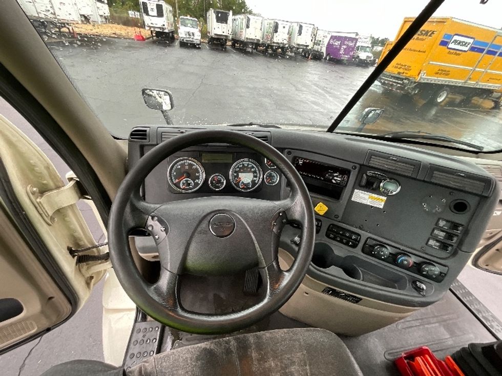 Day Cab Tractor-Heavy Duty Tractors-Freightliner-2018-Cascadia 11364ST-Sterling-VA-490,649\n\t\tmiles-$ 35,250 - Image 11