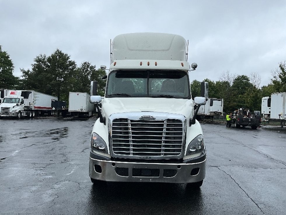 Day Cab Tractor-Heavy Duty Tractors-Freightliner-2018-Cascadia 11364ST-Sterling-VA-490,649\n\t\tmiles-$ 35,250 - Image 2