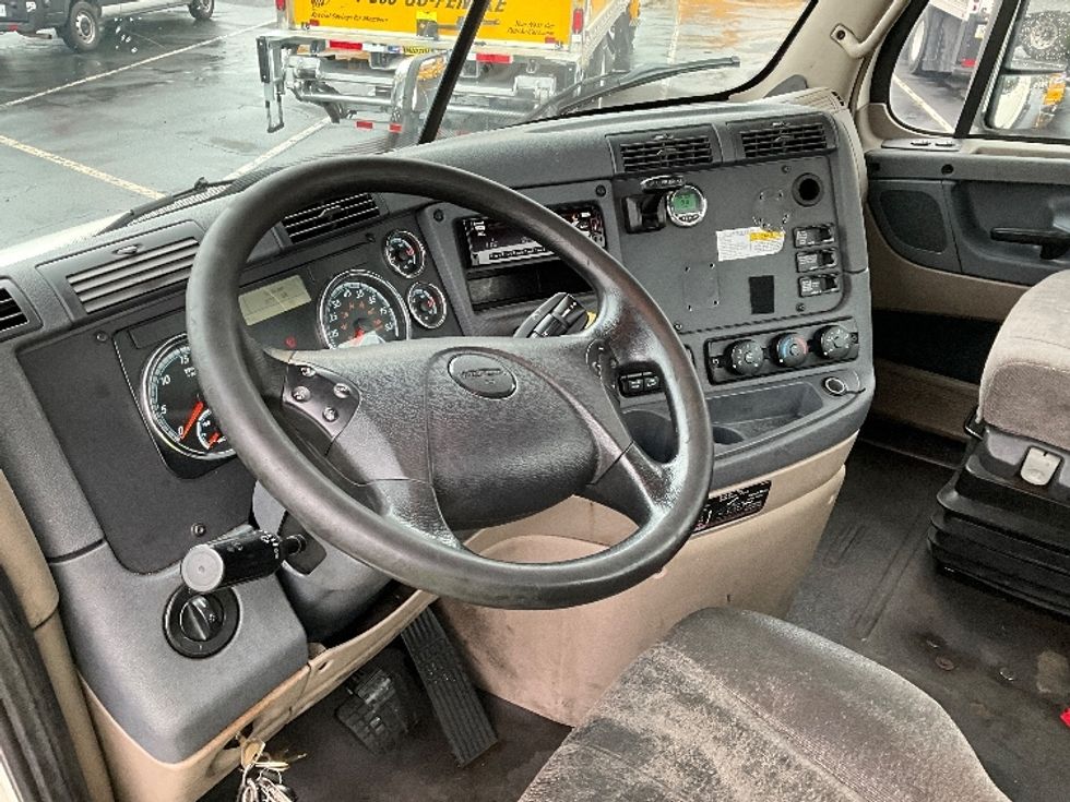 Day Cab Tractor-Heavy Duty Tractors-Freightliner-2018-Cascadia 11364ST-Sterling-VA-497,991\n\t\tmiles-$ 34,500 - Image 10