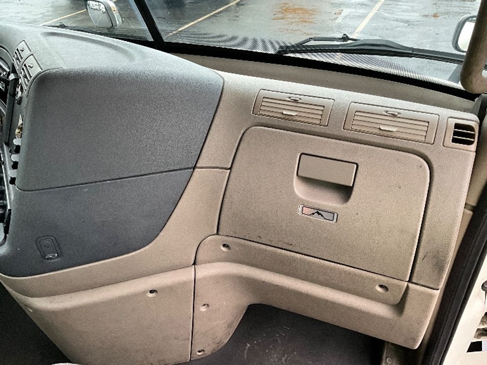 Day Cab Tractor-Heavy Duty Tractors-Freightliner-2018-Cascadia 11364ST-Sterling-VA-497,991\n\t\tmiles-$ 34,500 - Image 13