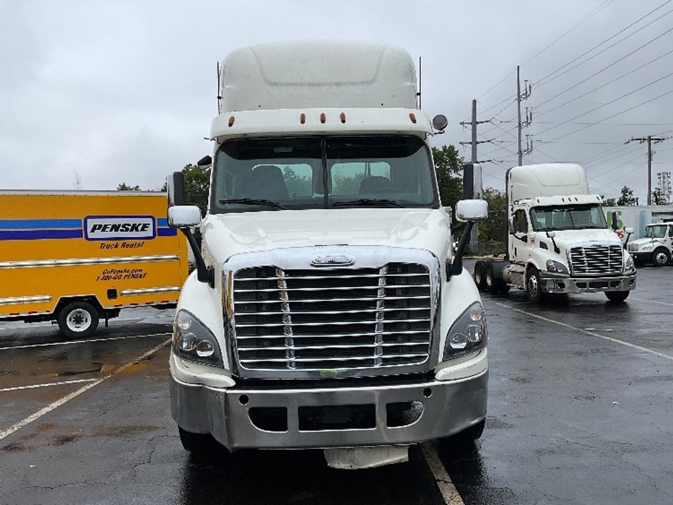 Day Cab Tractor-Heavy Duty Tractors-Freightliner-2018-Cascadia 11364ST-Sterling-VA-497,991\n\t\tmiles-$ 34,500 - Image 2