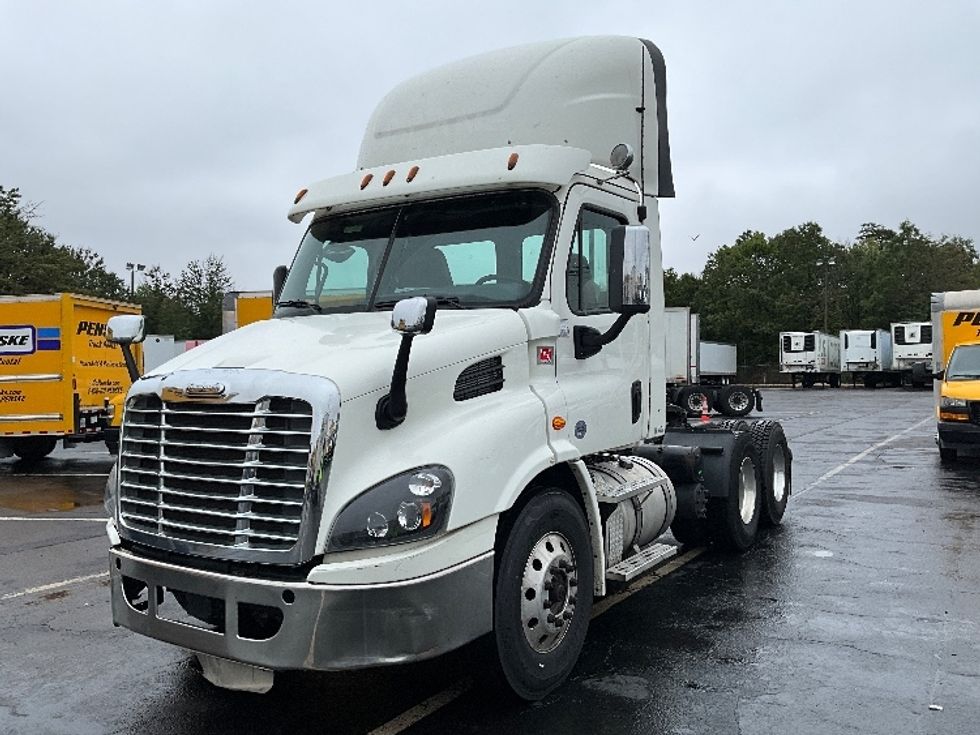Day Cab Tractor-Heavy Duty Tractors-Freightliner-2018-Cascadia 11364ST-Sterling-VA-497,991\n\t\tmiles-$ 34,500 - Image 3