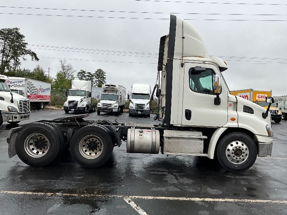 Day Cab Tractor-Heavy Duty Tractors-Freightliner-2018-Cascadia 11364ST-Sterling-VA-497,991\n\t\tmiles-$ 34,500 - Image 8