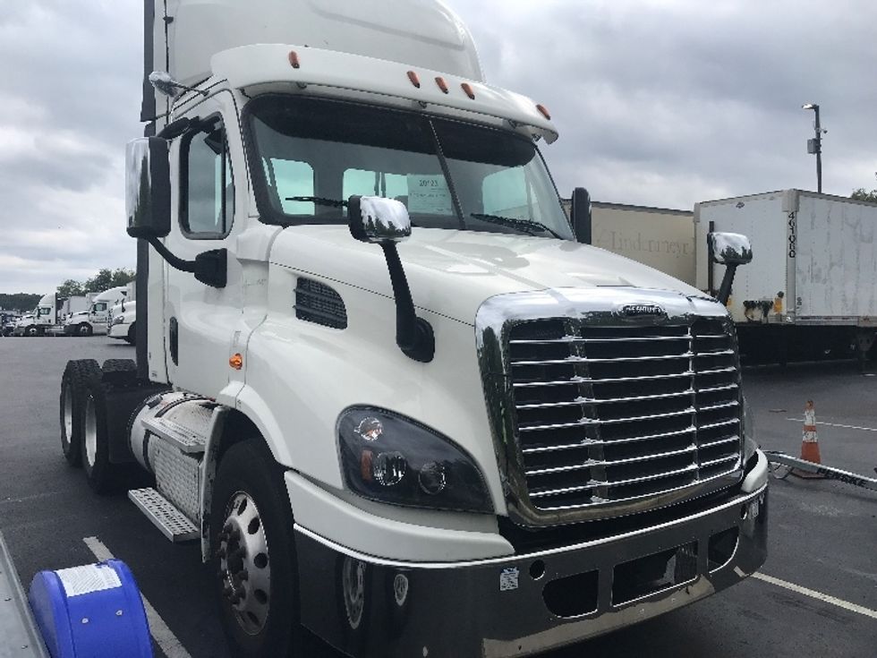 Day Cab Tractor-Heavy Duty Tractors-Freightliner-2018-Cascadia 11364ST-Sterling-VA-574,193\n\t\tmiles-$ 28,500 - Image 1