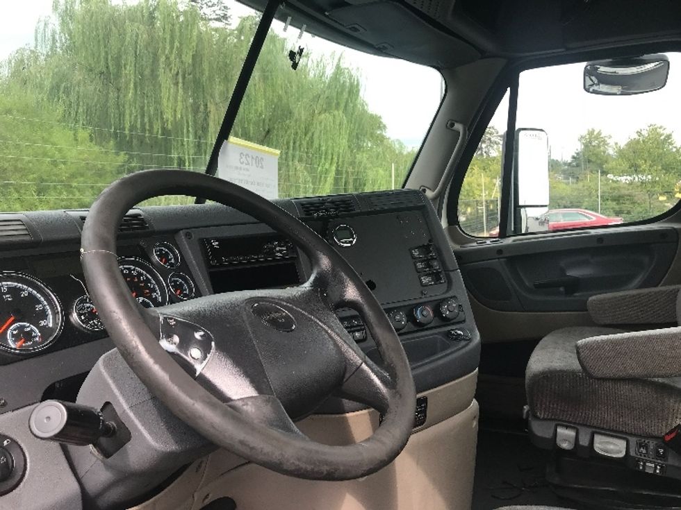 Day Cab Tractor-Heavy Duty Tractors-Freightliner-2018-Cascadia 11364ST-Sterling-VA-574,193\n\t\tmiles-$ 28,500 - Image 10