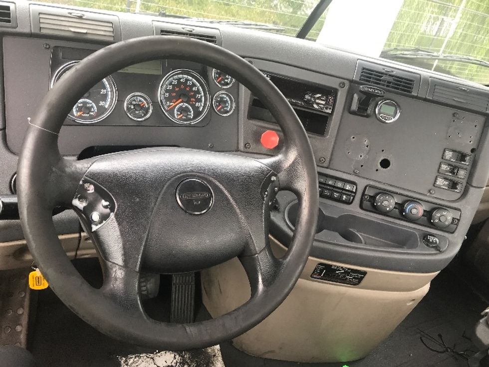 Day Cab Tractor-Heavy Duty Tractors-Freightliner-2018-Cascadia 11364ST-Sterling-VA-574,193\n\t\tmiles-$ 28,500 - Image 11