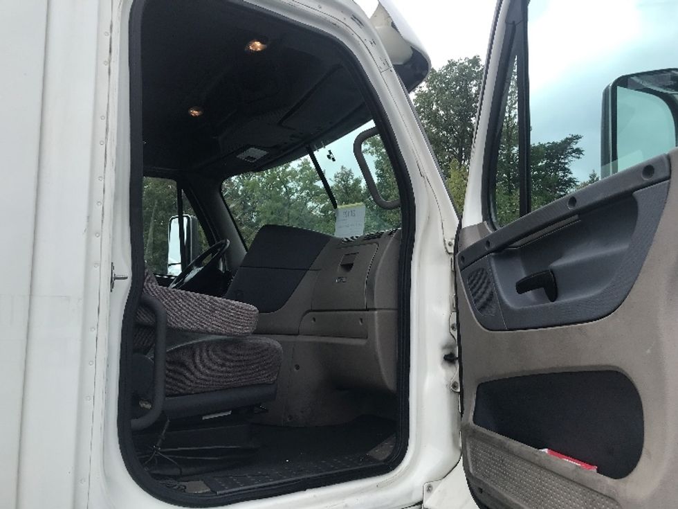 Day Cab Tractor-Heavy Duty Tractors-Freightliner-2018-Cascadia 11364ST-Sterling-VA-574,193\n\t\tmiles-$ 28,500 - Image 12