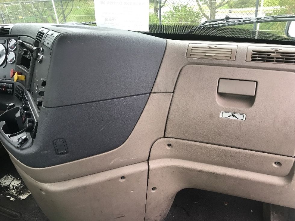 Day Cab Tractor-Heavy Duty Tractors-Freightliner-2018-Cascadia 11364ST-Sterling-VA-574,193\n\t\tmiles-$ 28,500 - Image 13