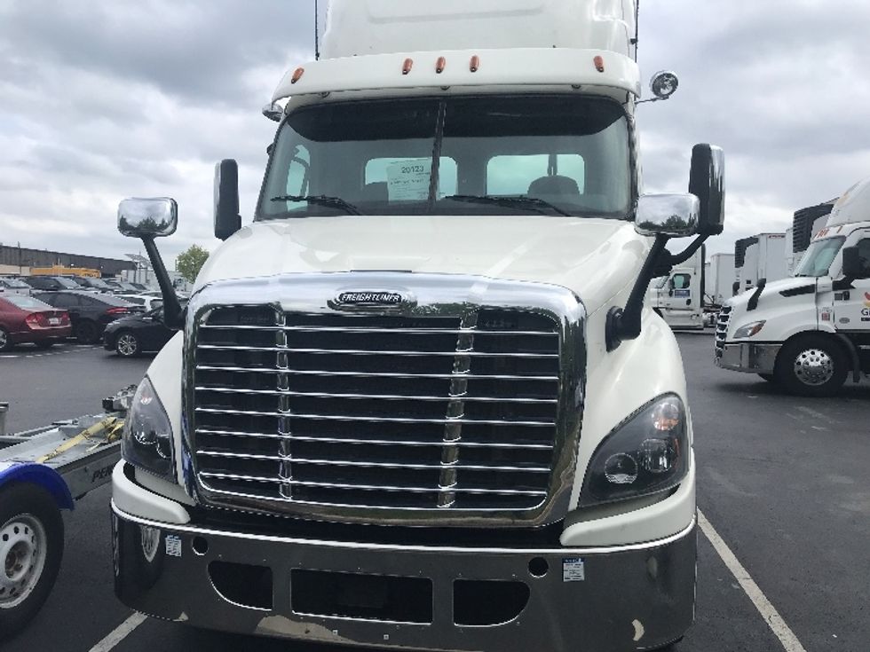 Day Cab Tractor-Heavy Duty Tractors-Freightliner-2018-Cascadia 11364ST-Sterling-VA-574,193\n\t\tmiles-$ 28,500 - Image 2