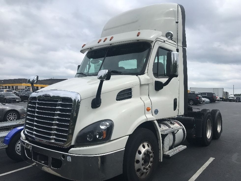 Day Cab Tractor-Heavy Duty Tractors-Freightliner-2018-Cascadia 11364ST-Sterling-VA-574,193\n\t\tmiles-$ 28,500 - Image 3