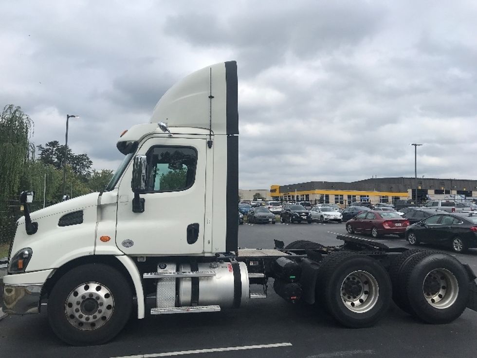 Day Cab Tractor-Heavy Duty Tractors-Freightliner-2018-Cascadia 11364ST-Sterling-VA-574,193\n\t\tmiles-$ 28,500 - Image 4