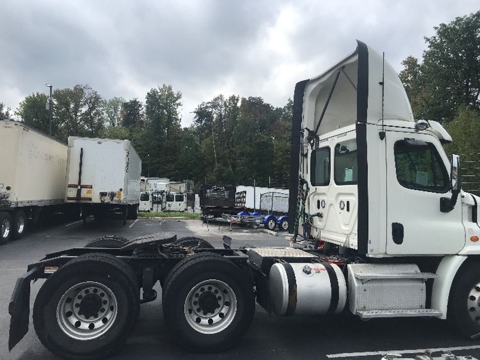 Day Cab Tractor-Heavy Duty Tractors-Freightliner-2018-Cascadia 11364ST-Sterling-VA-574,193\n\t\tmiles-$ 28,500 - Image 8