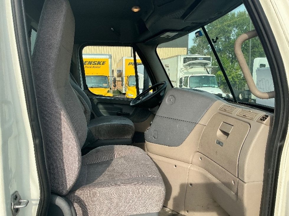 Day Cab Tractor-Heavy Duty Tractors-Freightliner-2018-Cascadia 11364ST-Sturtevant-WI-423,588\n\t\tmiles-$ 38,500 - Image 14
