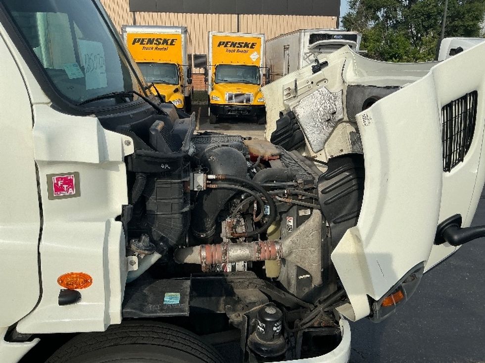 Day Cab Tractor-Heavy Duty Tractors-Freightliner-2018-Cascadia 11364ST-Sturtevant-WI-423,588\n\t\tmiles-$ 38,500 - Image 15