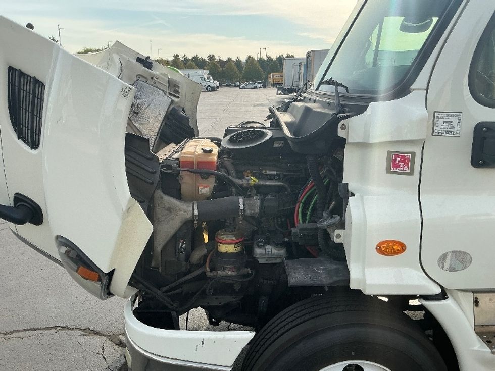 Day Cab Tractor-Heavy Duty Tractors-Freightliner-2018-Cascadia 11364ST-Sturtevant-WI-423,588\n\t\tmiles-$ 38,500 - Image 16