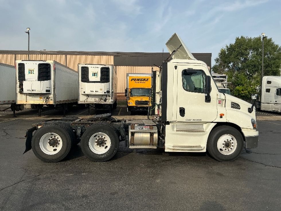 Day Cab Tractor-Heavy Duty Tractors-Freightliner-2018-Cascadia 11364ST-Sturtevant-WI-423,588\n\t\tmiles-$ 38,500 - Image 8
