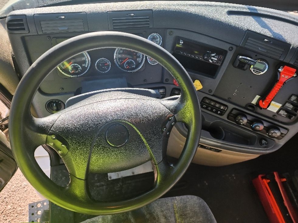 Day Cab Tractor-Heavy Duty Tractors-Freightliner-2018-Cascadia 11364ST-Sturtevant-WI-540,312\n\t\tmiles-$ 30,000 - Image 11