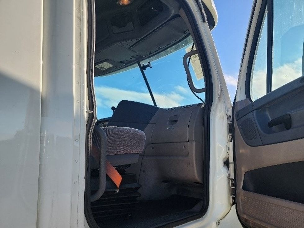 Day Cab Tractor-Heavy Duty Tractors-Freightliner-2018-Cascadia 11364ST-Sturtevant-WI-540,312\n\t\tmiles-$ 30,000 - Image 12